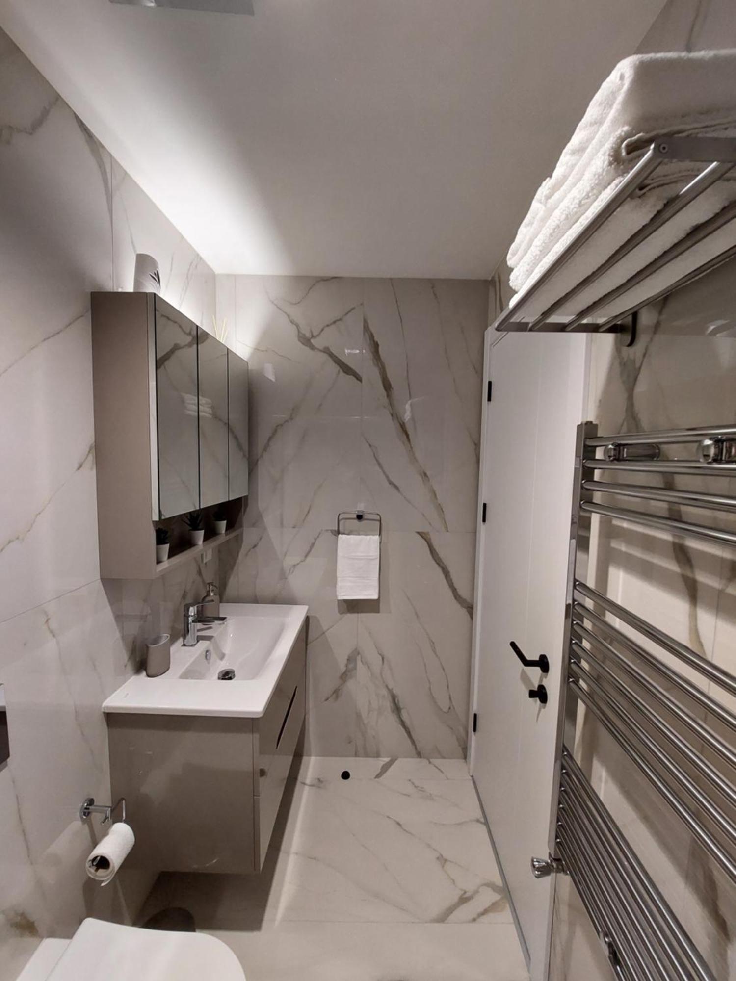 Divine 69 Luxury Apartment, Skopje City - Center, Diamond Residences, Free Parking Dış mekan fotoğraf